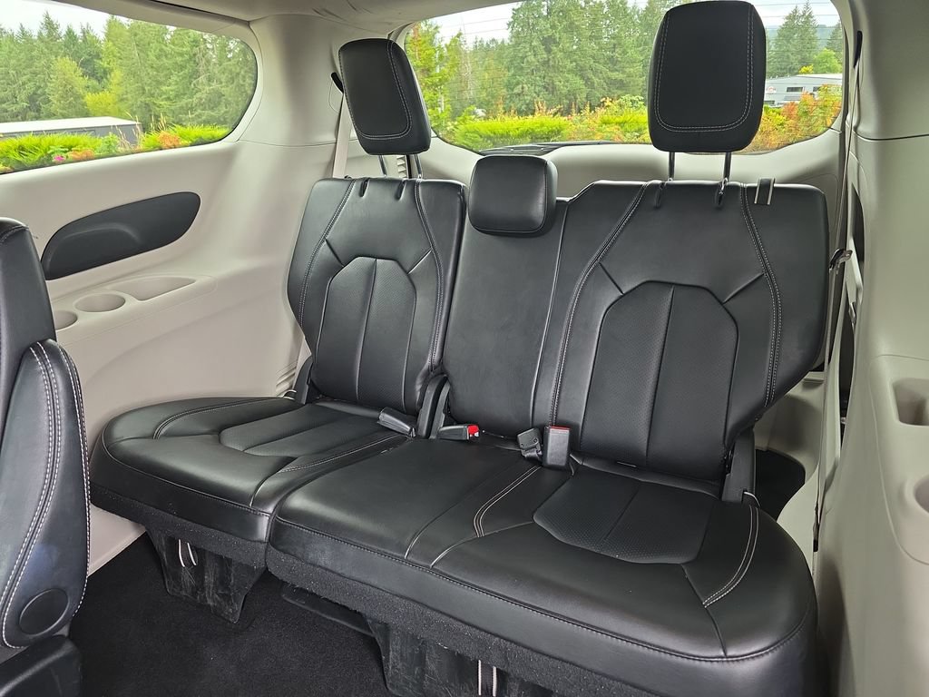 Used 2024 Chrysler Pacifica Touring-L FWD image 30