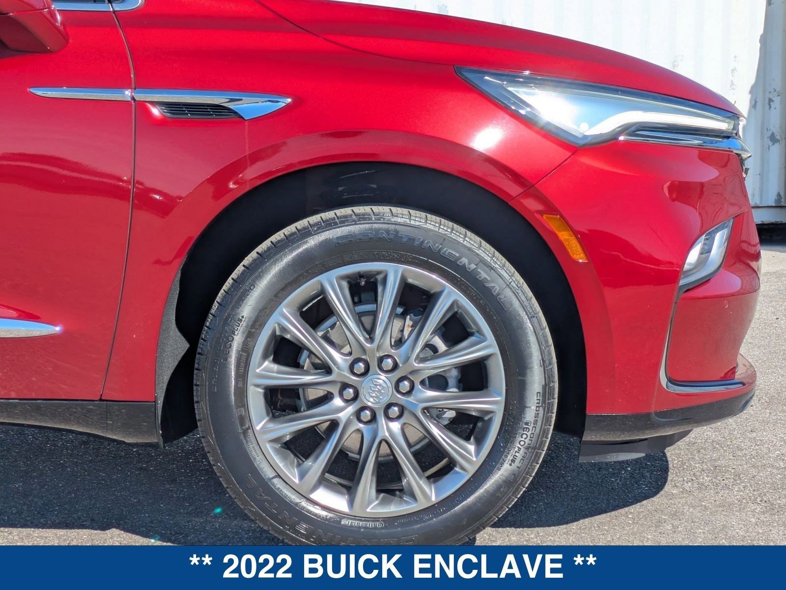 Used 2022 Buick Enclave Essence image 12