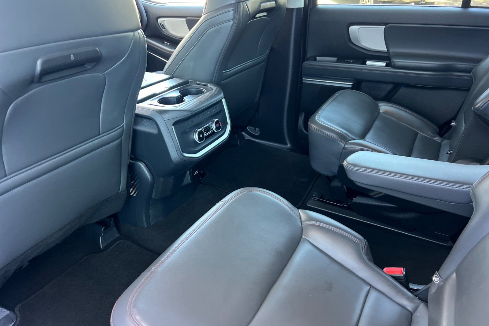 Certified 2025 Ford Expedition Active AWD/4WD image 4