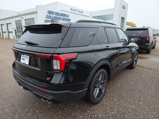 Certified 2025 Ford Explorer ST image 3