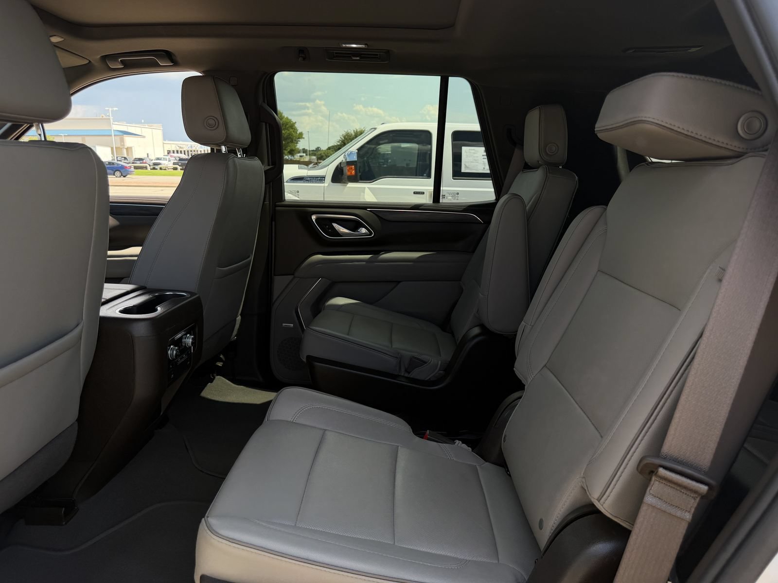 Used 2023 GMC Yukon SLT w/ SLT Premium Package AWD/4WD image 28