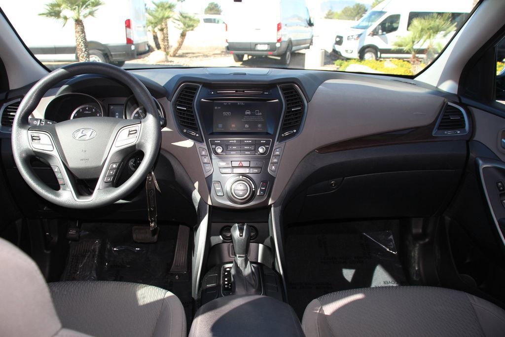 Used 2018 Hyundai Santa Fe SE image 19