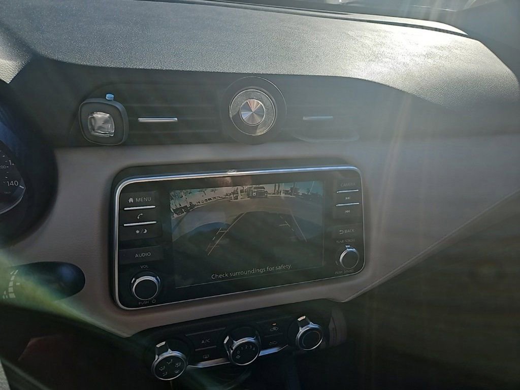 Used 2022 Nissan Versa SV image 4