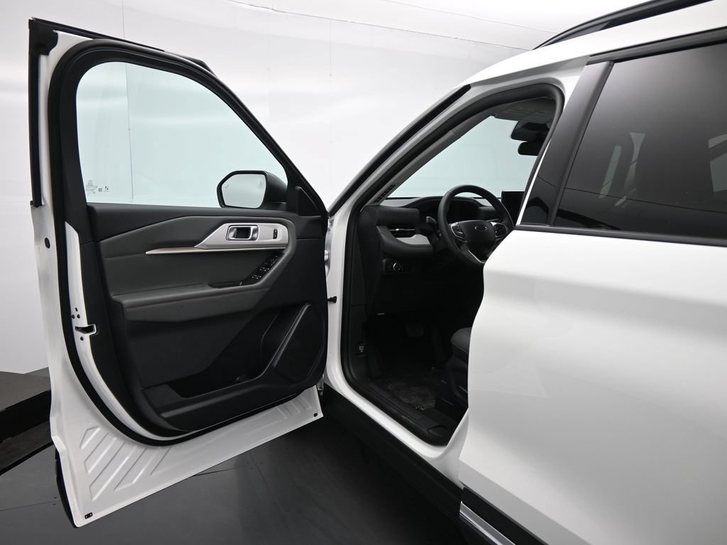 Certified 2025 Ford Explorer Active RWD image 7
