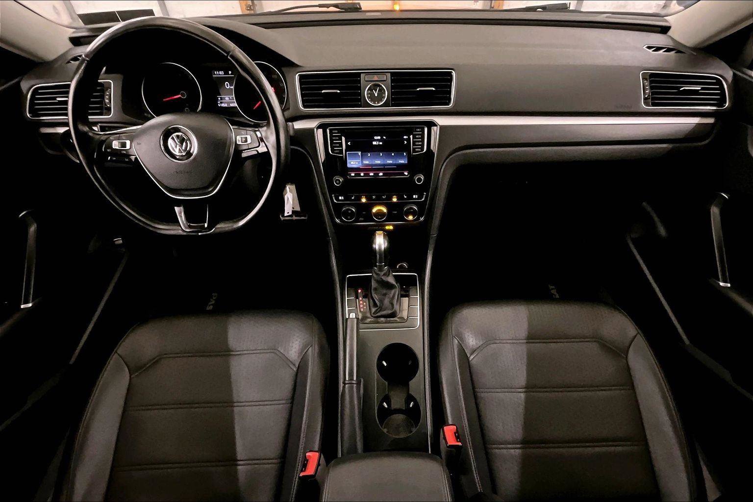 Used 2017 Volkswagen Passat 1.8T R-Line image 14