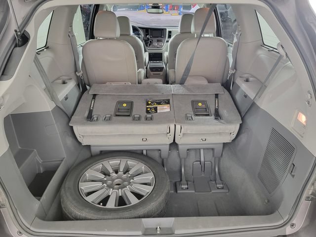 Used 2020 Toyota Sienna XLE w/ XLE Navigation Package AWD/4WD image 16