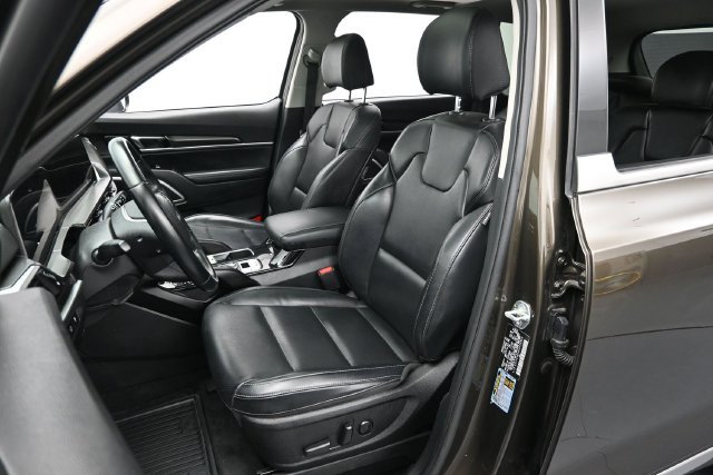 Used 2025 Kia Telluride S FWD image 11