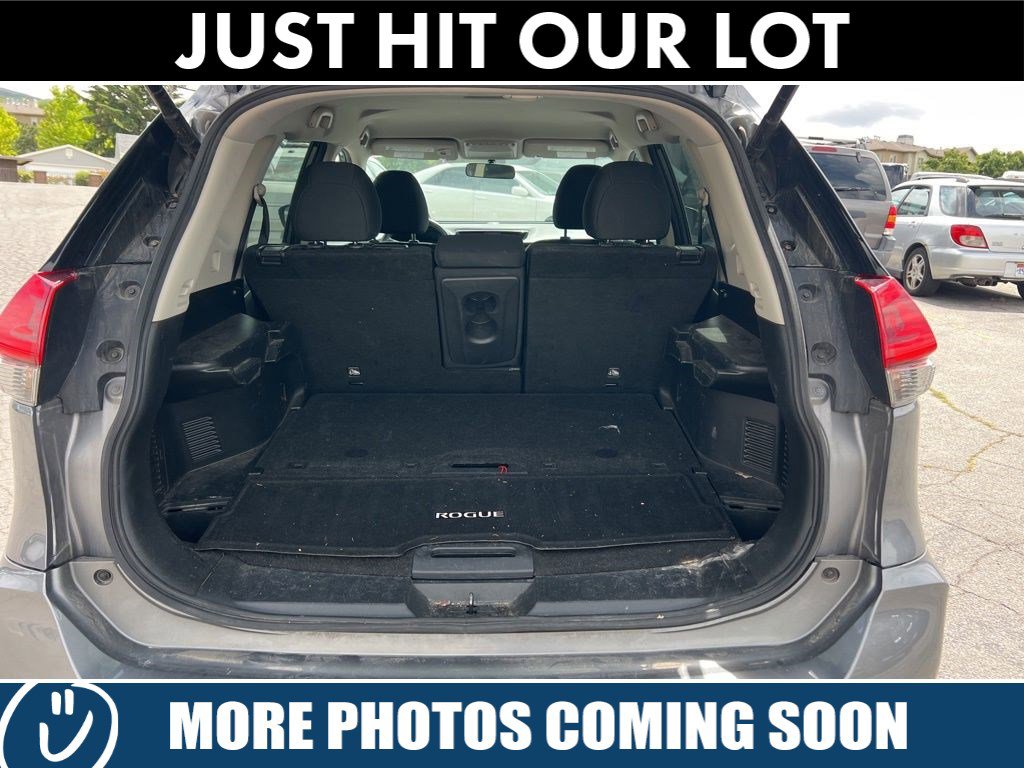 Used 2018 Nissan Rogue SV AWD/4WD image 1
