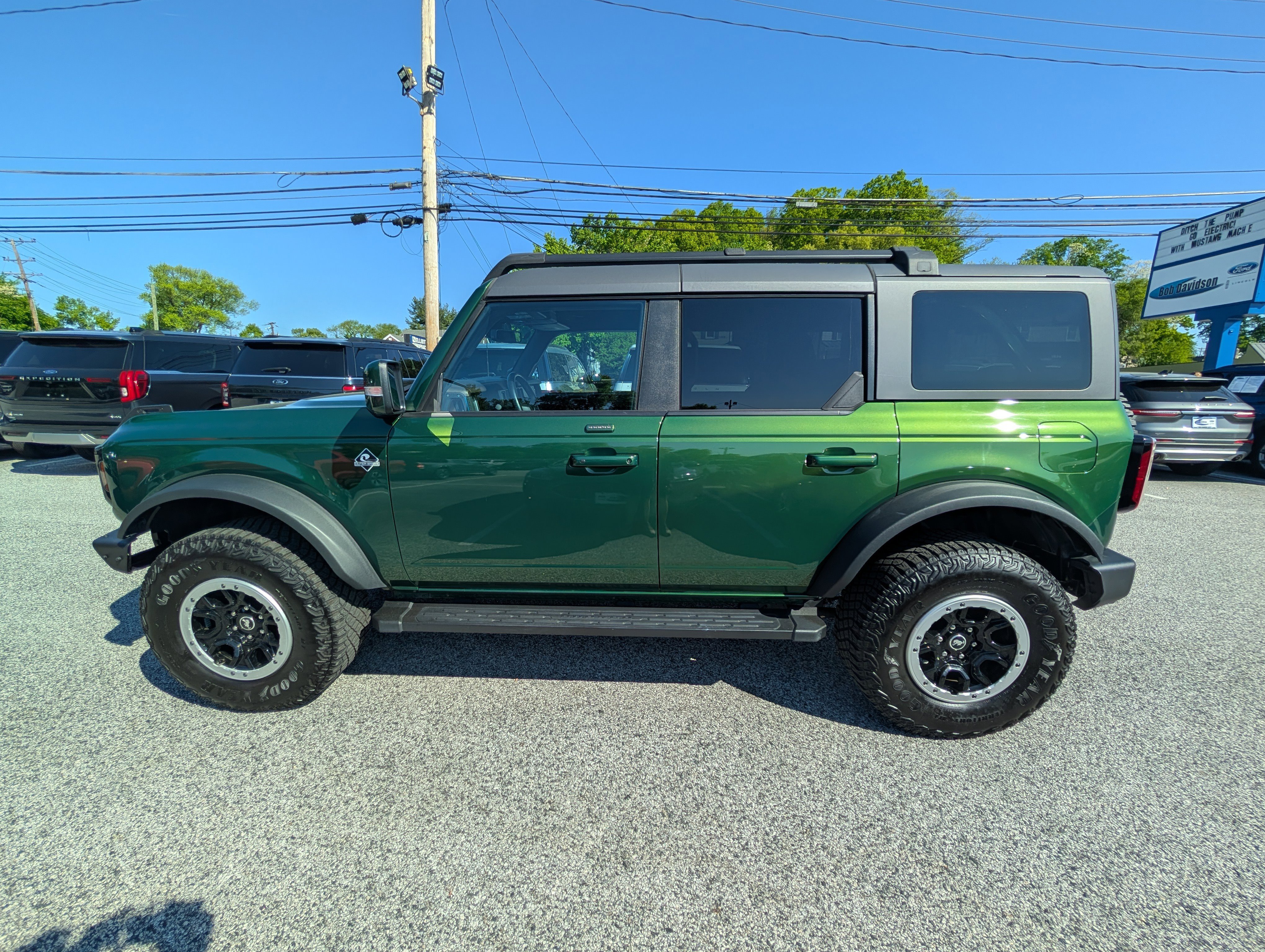 Certified 2023 Ford Bronco Outer Banks w/ Sasquatch Package AWD/4WD image 3