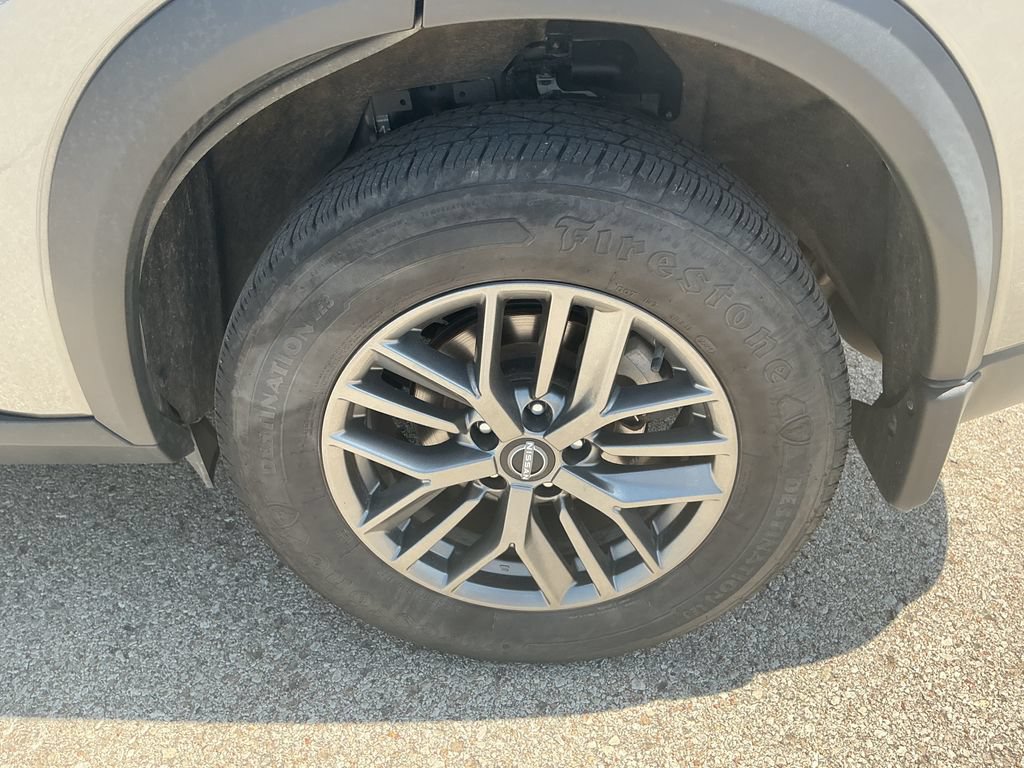 Used 2023 Nissan Rogue S AWD/4WD image 10