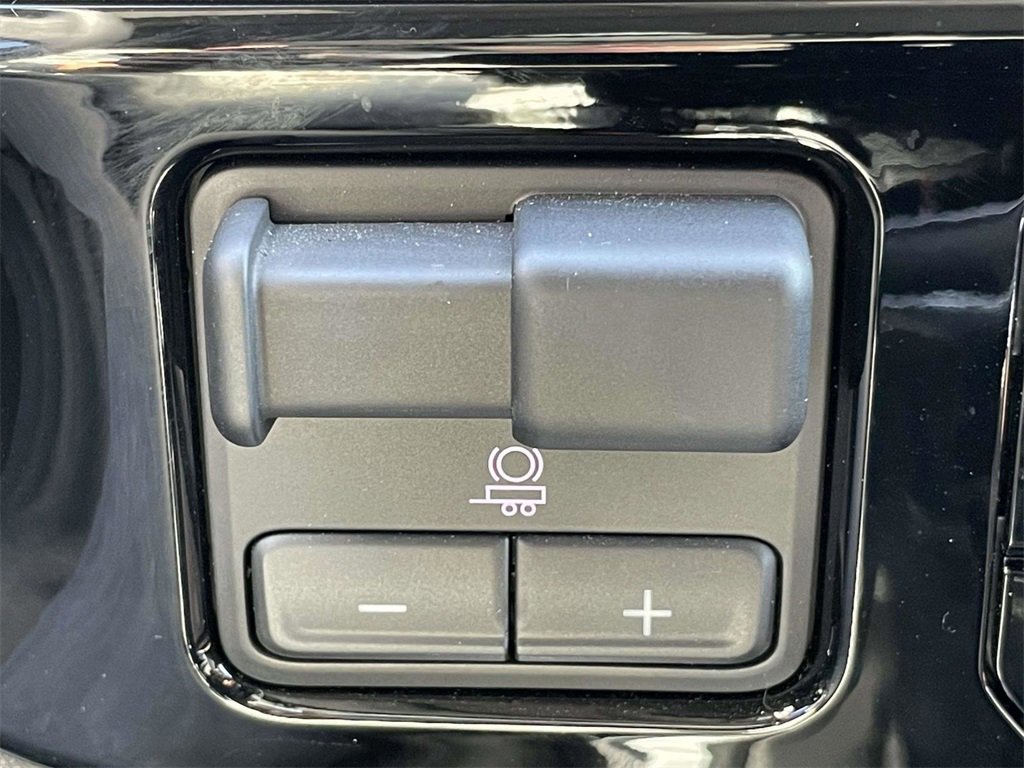 Used 2024 Chevrolet Silverado 1500 LTZ image 24