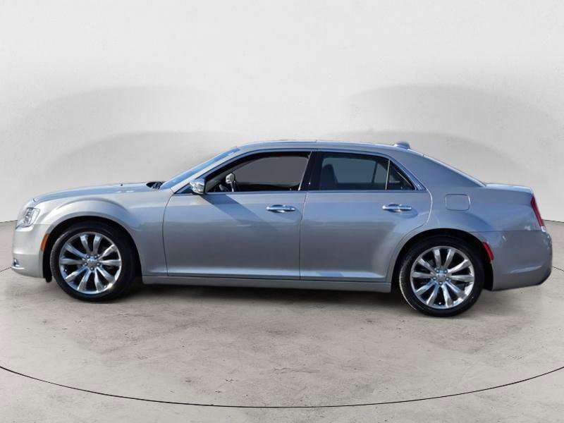 Used 2018 Chrysler 300 Limited w/ Safetytec Plus Group image 2