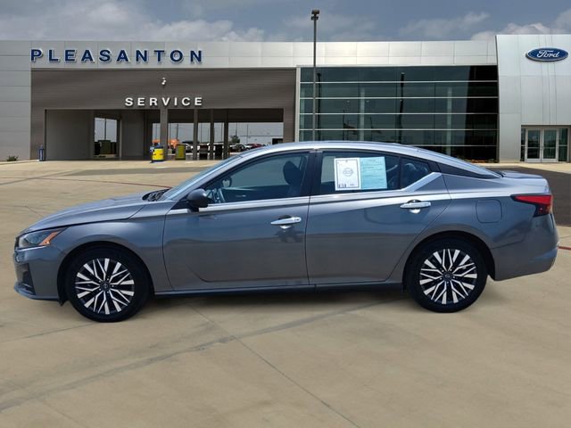 Used 2025 Nissan Altima 2.5 SV FWD image 2