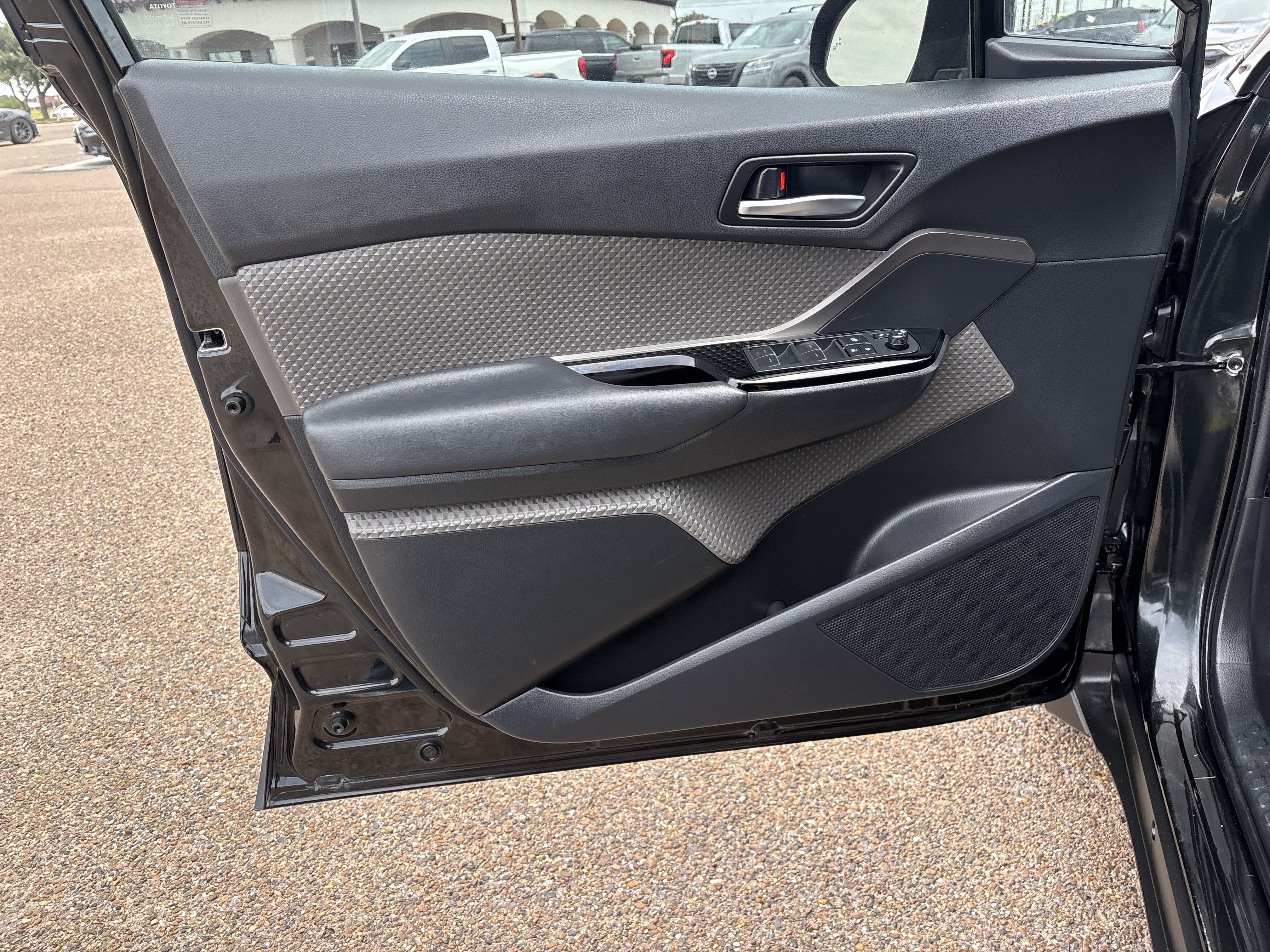 Used 2021 Toyota C-HR Limited FWD image 9