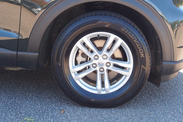 Certified 2022 Ford Explorer XLT w/ Equipment Group 202A image 9