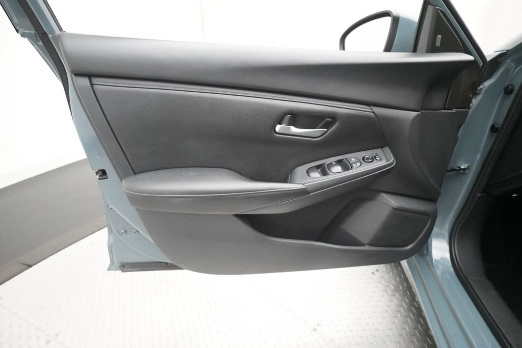 Used 2025 Nissan Sentra SV FWD image 26