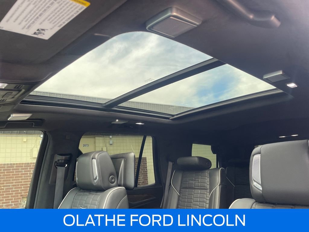 Used 2024 Cadillac Escalade Sport Platinum w/ LPO, ONYX Package AWD/4WD image 17