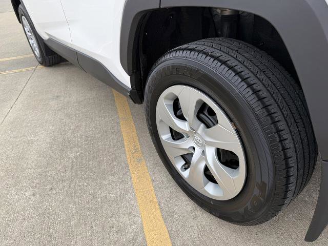 Used 2021 Toyota RAV4 LE image 6