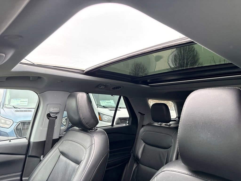 Certified 2022 Ford Explorer Limited w/ Hybrid Equipment Group 310A image 31