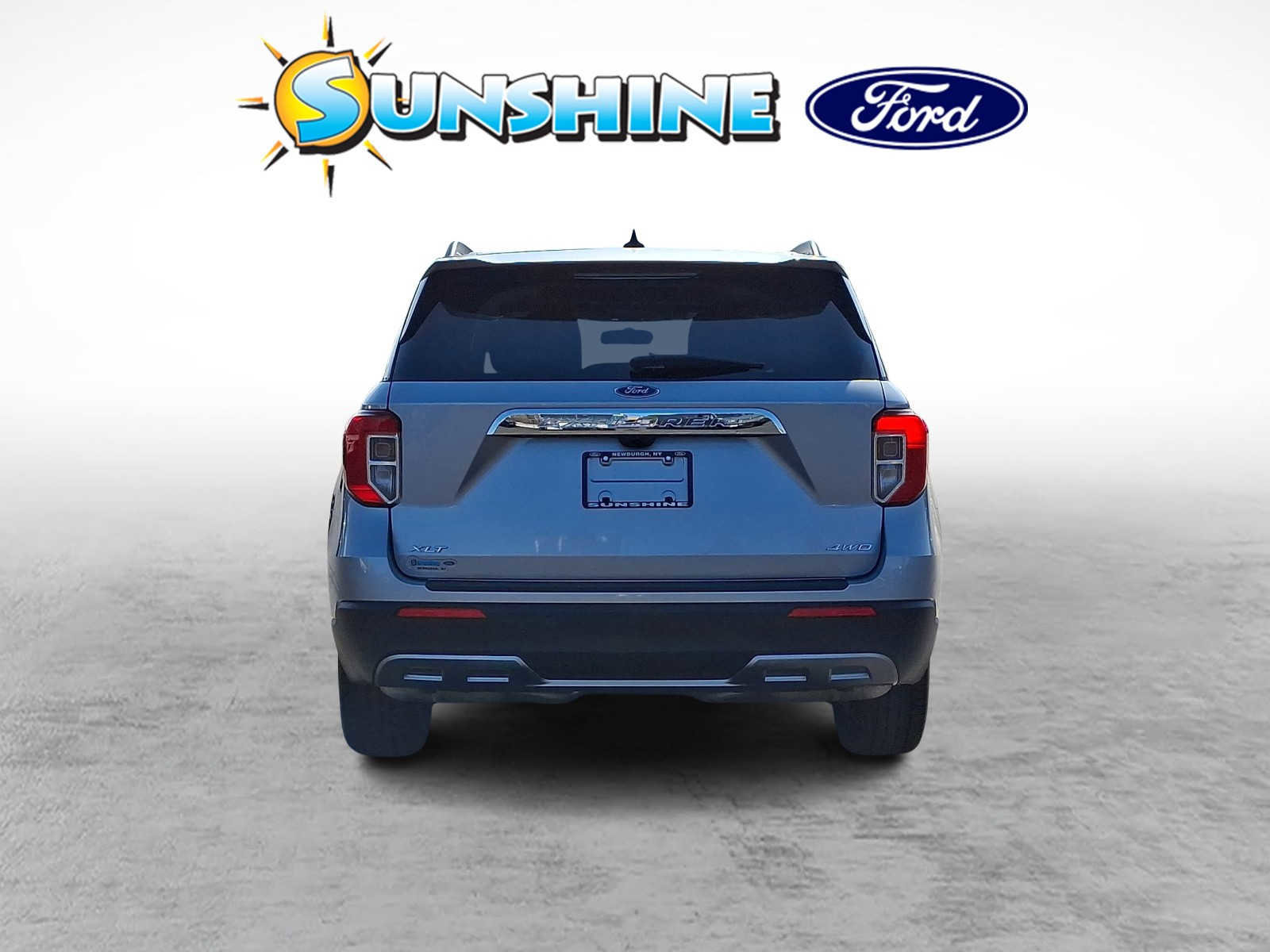 Certified 2022 Ford Explorer XLT w/ Equipment Group 202A image 3