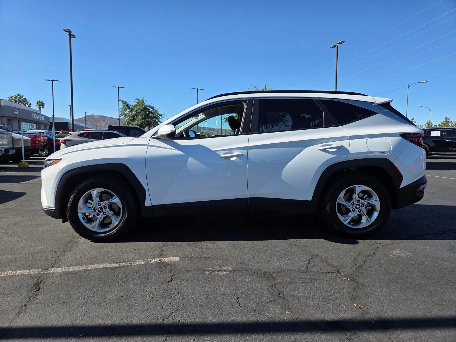 Used 2024 Hyundai Tucson SEL FWD image 2