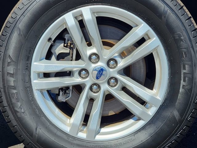 Certified 2022 Ford Explorer XLT w/ Class IV Trailer Tow Package AWD/4WD image 17