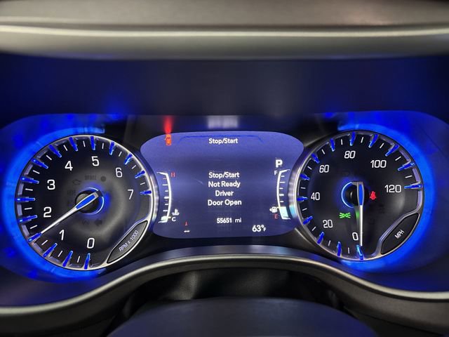 Used 2023 Chrysler Pacifica Touring-L image 7