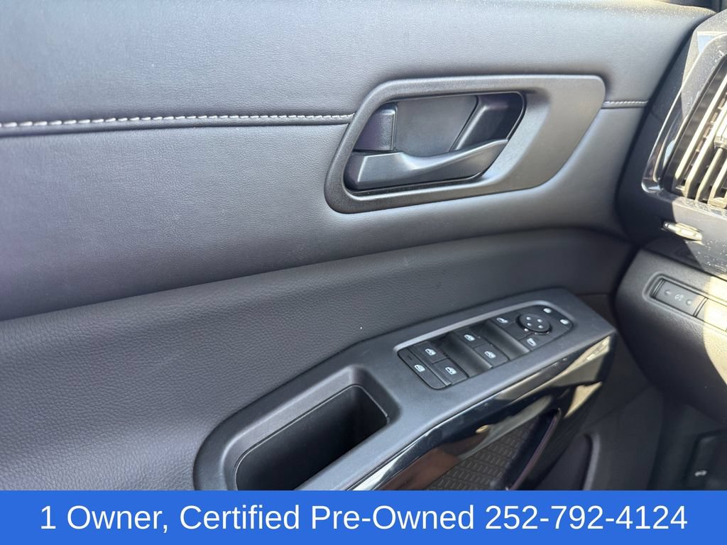 Used 2025 Nissan Pathfinder SV AWD/4WD image 23