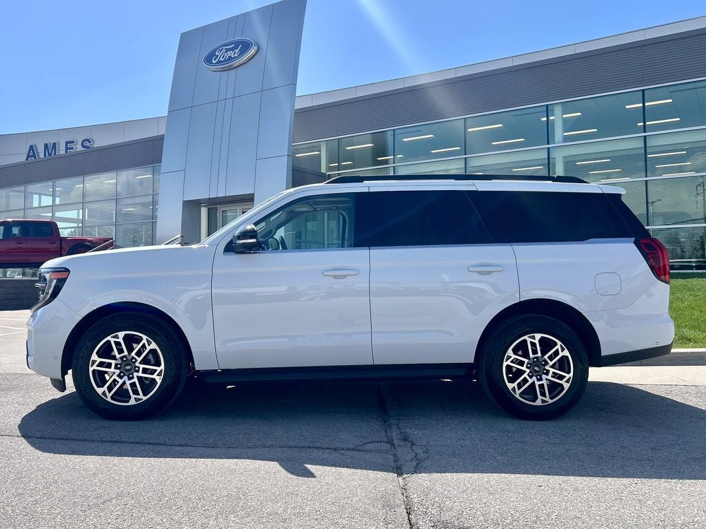 Certified 2025 Ford Expedition Active AWD/4WD image 3