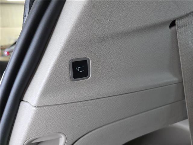 Used 2023 Chrysler Pacifica Touring-L image 22