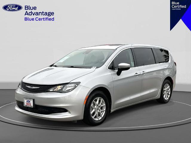 Used 2023 Chrysler Voyager LX image 1