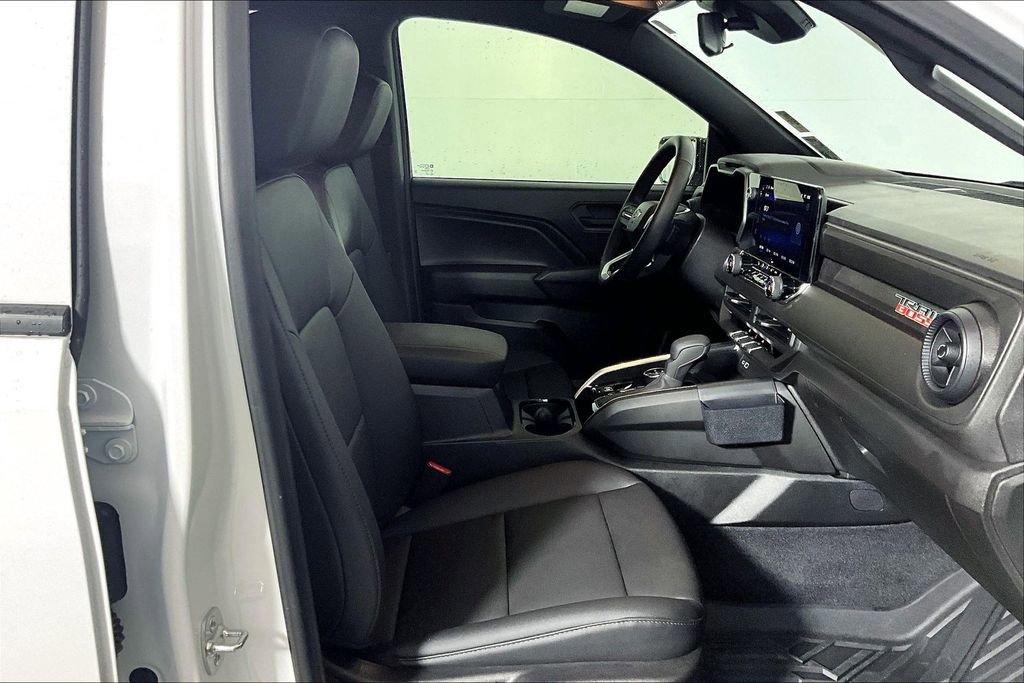 Used 2025 Chevrolet Colorado Trail Boss image 6
