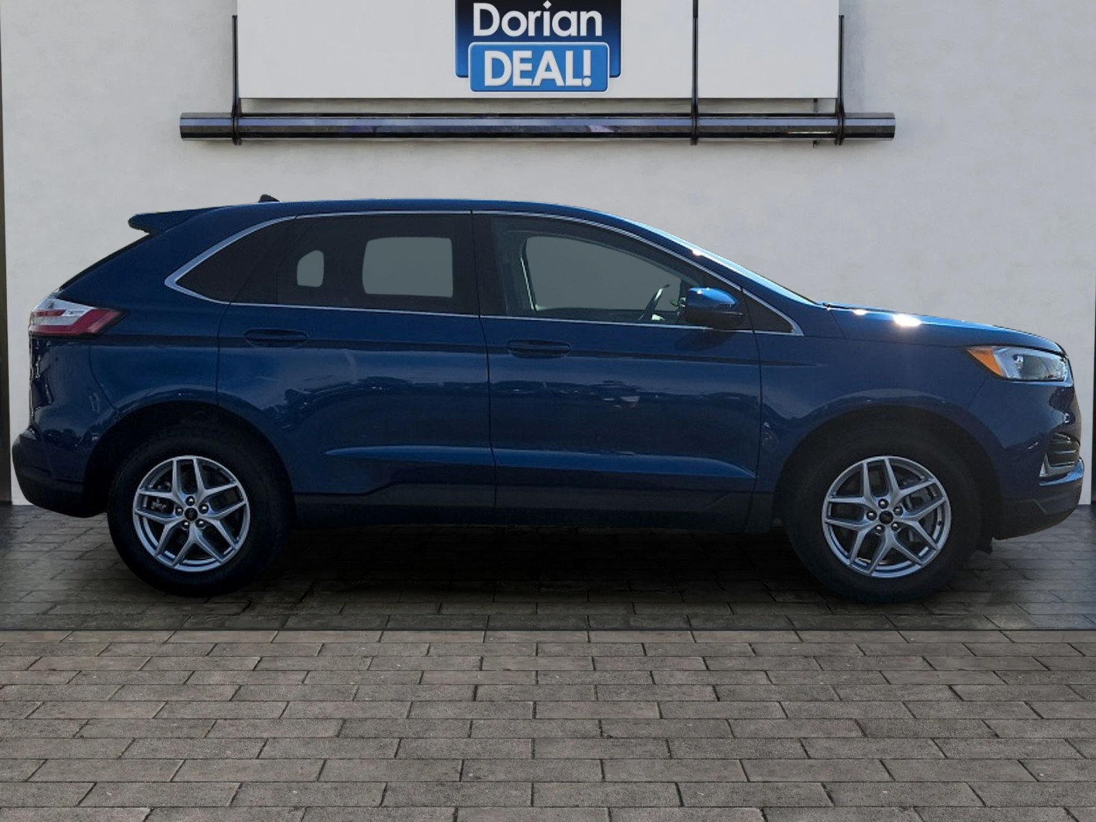 Certified 2023 Ford Edge SEL w/ Convenience Package AWD/4WD image 2