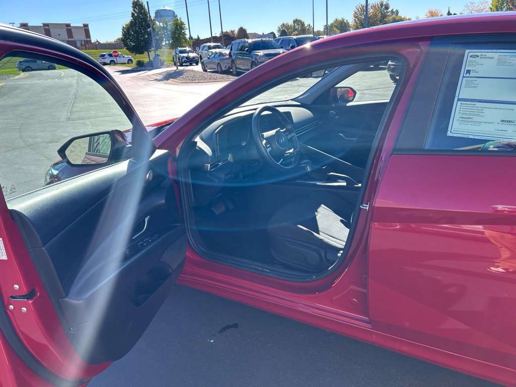 Used 2022 Hyundai Elantra SEL FWD image 9