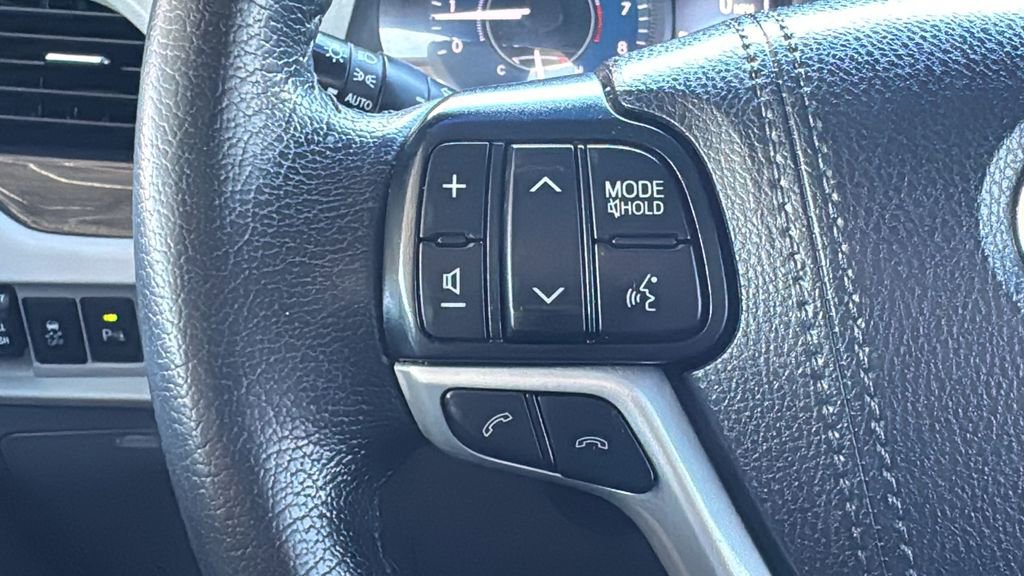 Used 2020 Toyota Sienna XLE w/ XLE Navigation Package image 12