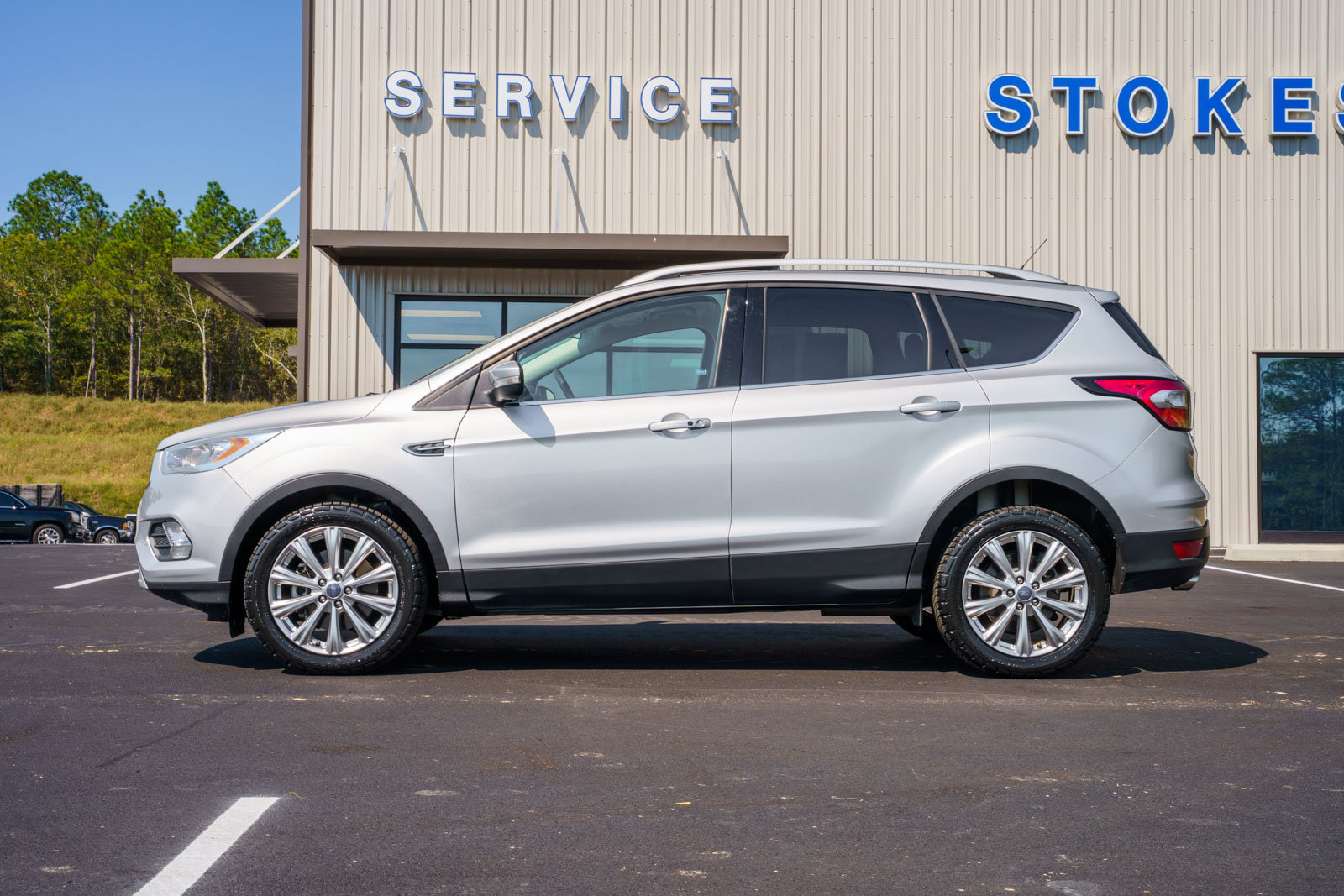 Certified 2017 Ford Escape Titanium FWD image 4