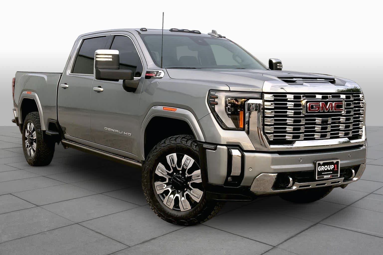 Used 2024 GMC Sierra 2500 Denali w/ Denali Reserve Package AWD/4WD image 3