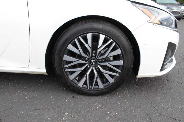 Used 2025 Nissan Altima 2.5 SV FWD image 18