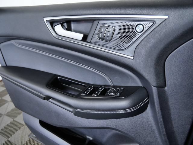 Certified 2020 Ford Edge Titanium w/ Canadian Touring Package AWD/4WD image 24