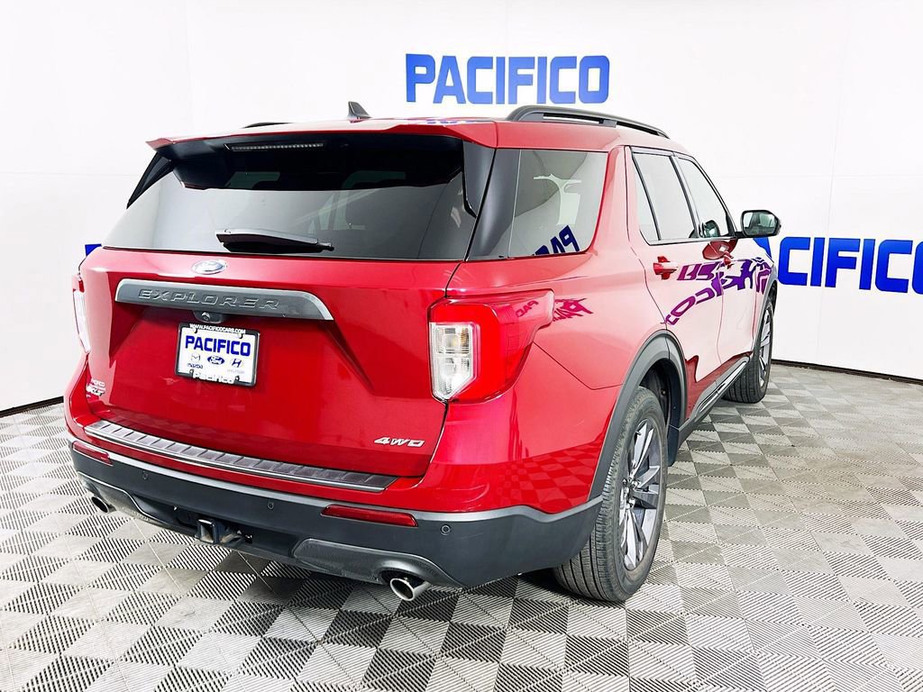 Certified 2023 Ford Explorer XLT w/ Equipment Group 202A image 3