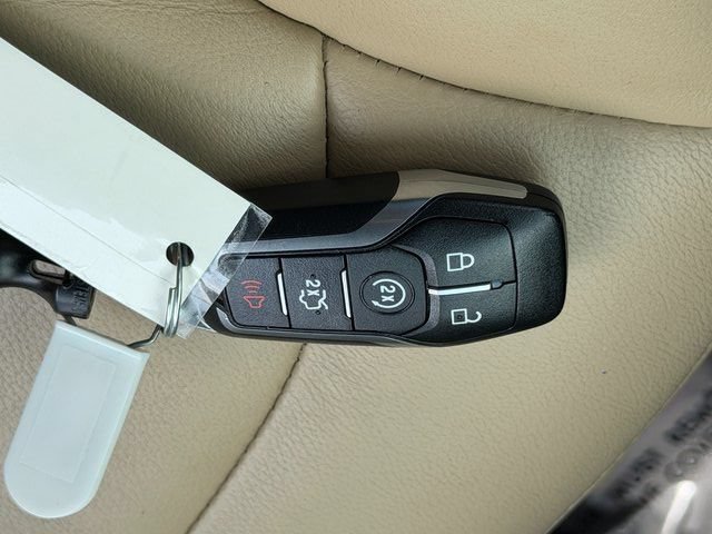 Certified 2017 Ford Explorer XLT w/ Equipment Group 202A FWD image 30