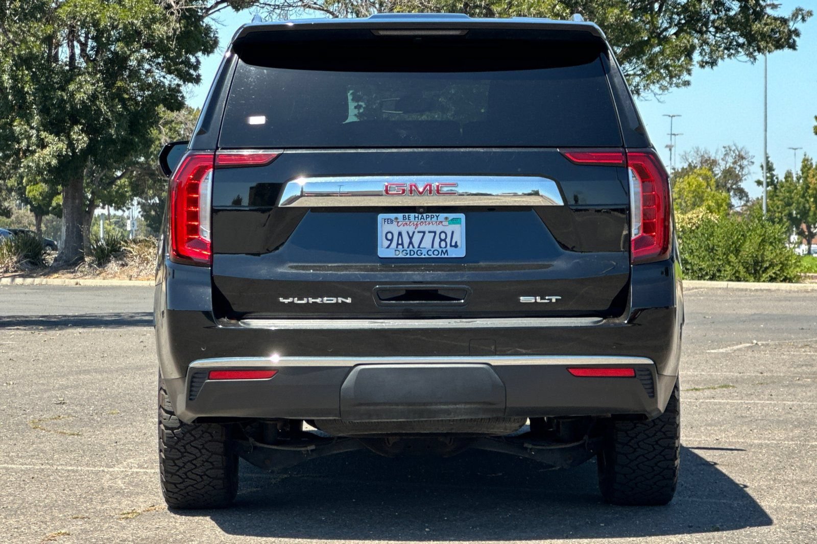 Used 2022 GMC Yukon SLT w/ SLT Premium Package AWD/4WD image 4