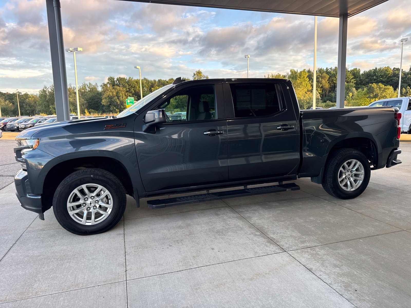 Used 2021 Chevrolet Silverado 1500 RST w/ Z71 Off-Road Package AWD/4WD image 4
