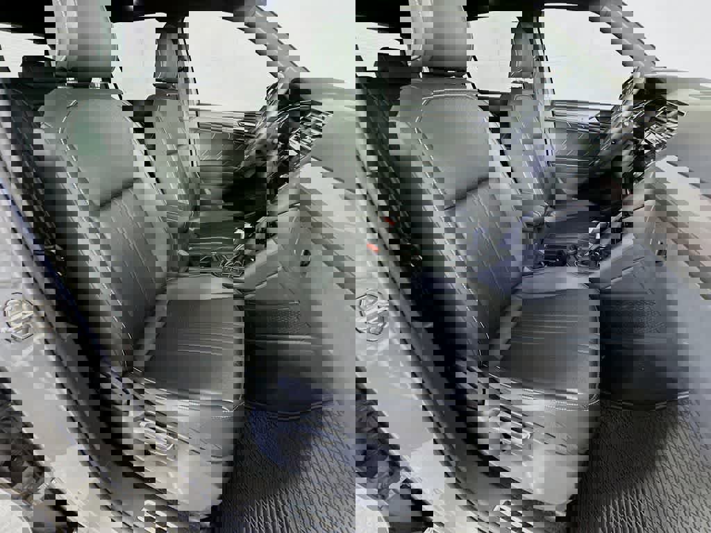 Used 2023 Volkswagen Tiguan SE R-Line image 19