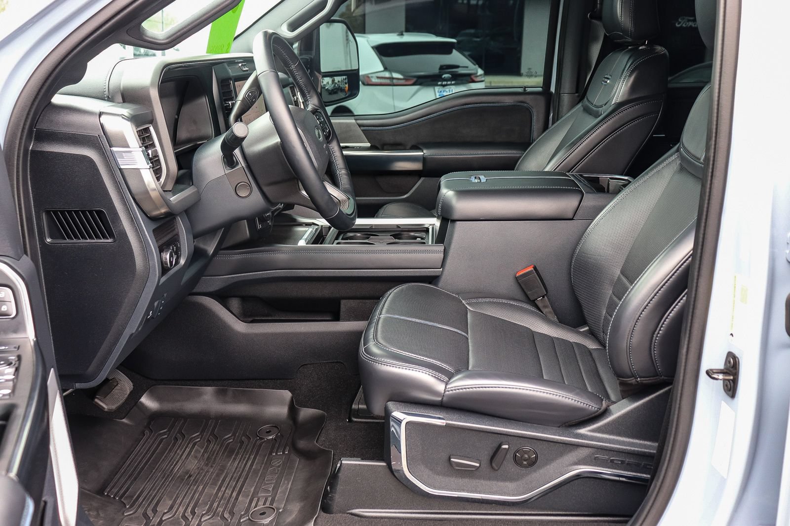 Certified 2025 Ford F250 Platinum w/ Tremor Off-Road Package AWD/4WD image 18