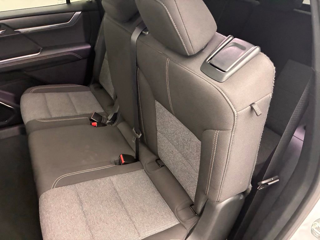 Used 2025 GMC Acadia Elevation image 30