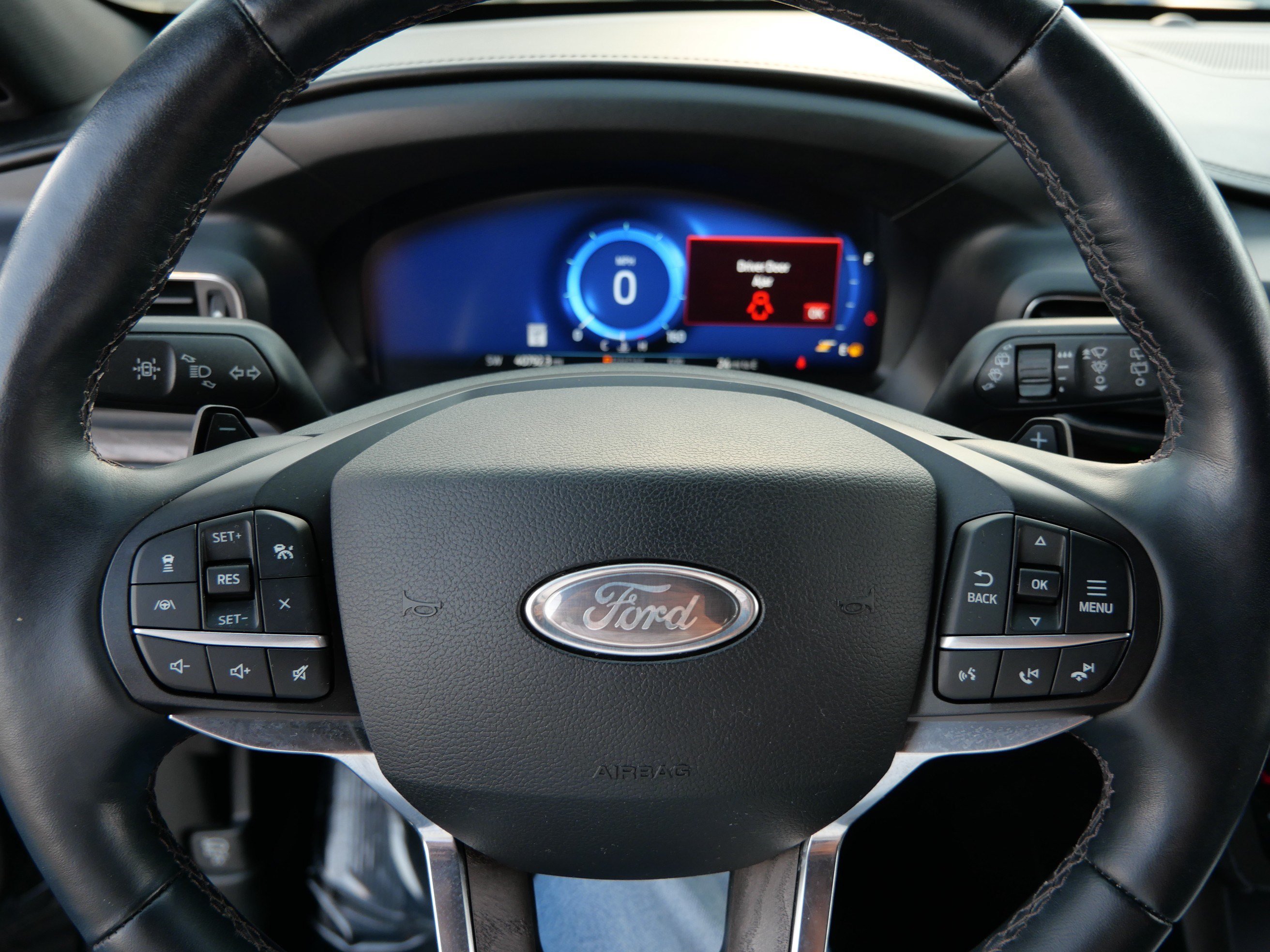 Certified 2020 Ford Explorer Platinum w/ Premium Technology Package AWD/4WD image 25