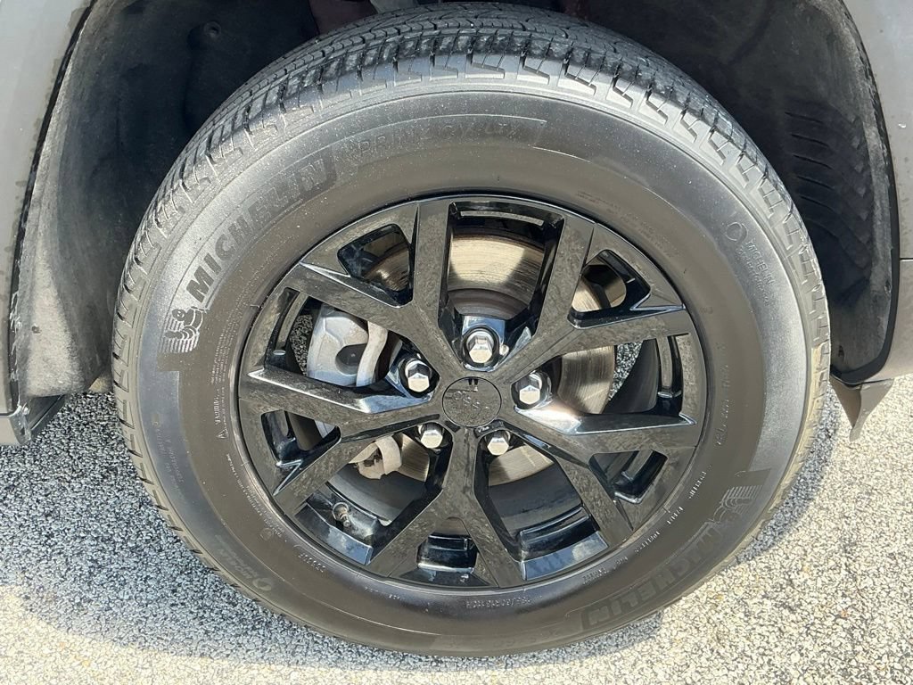 Used 2024 Jeep Grand Cherokee Altitude AWD/4WD image 13