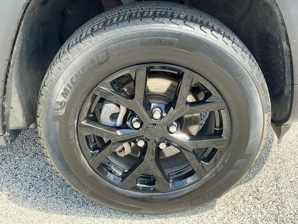 Used 2024 Jeep Grand Cherokee Altitude AWD/4WD image 13