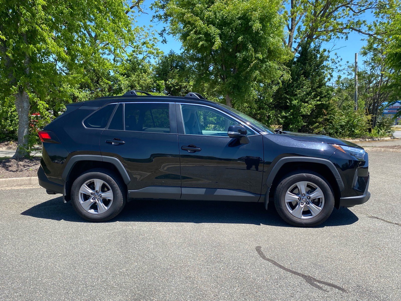 Used 2023 Toyota RAV4 XLE w/ Convenience Package AWD/4WD image 3